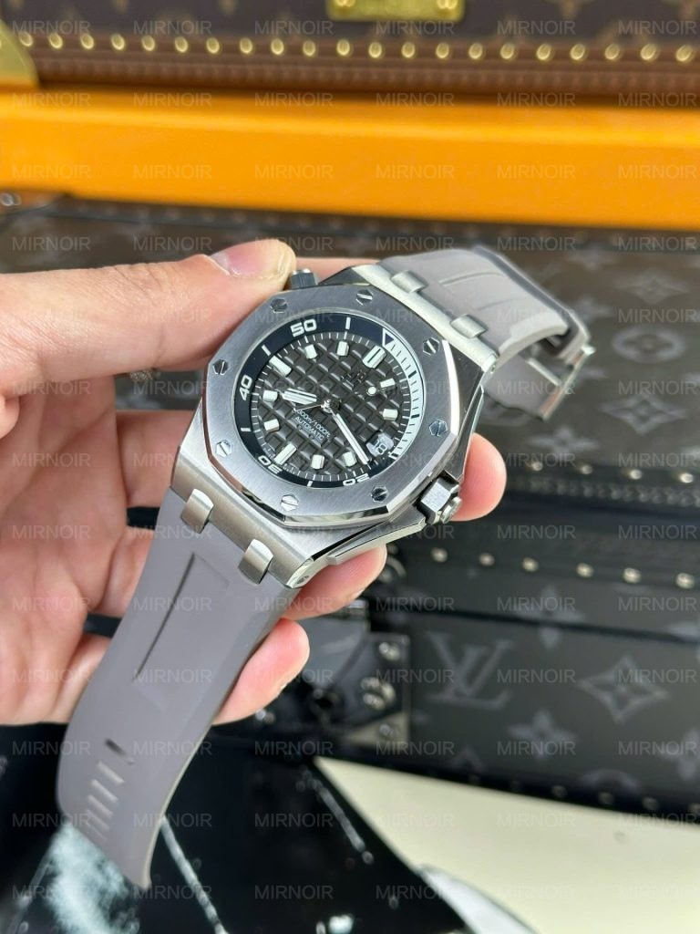 Dong-Ho-Audemars-Piguet-Replica-11-Royal-Oak-Offshore-15720-Mau-Xam-Day-Cao-Su-Nha-May-APS-42mm-1-768x1024.jpg