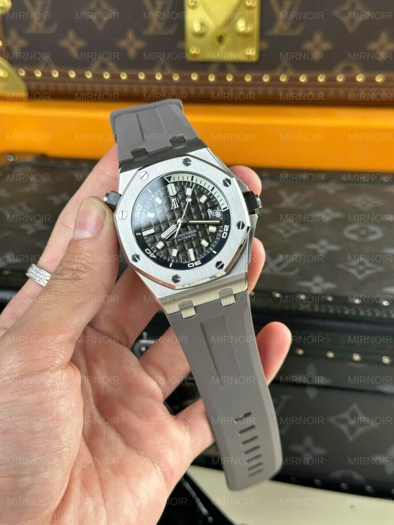Dong-Ho-Audemars-Piguet-Replica-11-Royal-Oak-Offshore-15720-Mau-Xam-Day-Cao-Su-Nha-May-APS-42mm-2-768x1024.jpg