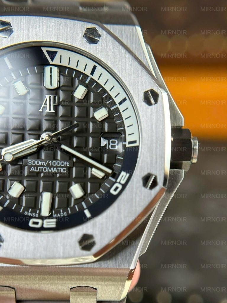 Dong-Ho-Audemars-Piguet-Replica-11-Royal-Oak-Offshore-15720-Mau-Xam-Day-Cao-Su-Nha-May-APS-42mm-5-768x1024.jpg