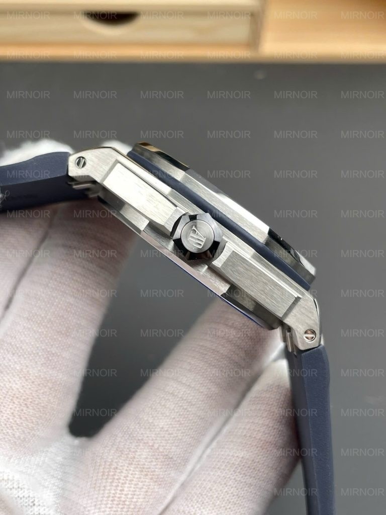 Dong-Ho-Audemars-Piguet-Royal-Oak-Offshore-15720ST-Rep-11-Cao-Cap-Nhat-APS-Factory-42mm-6-768x1024.jpg