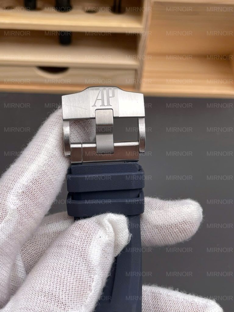 Dong-Ho-Audemars-Piguet-Royal-Oak-Offshore-15720ST-Rep-11-Cao-Cap-Nhat-APS-Factory-42mm-7-768x1024.jpg