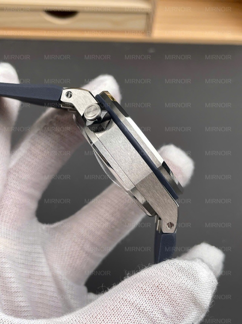 Dong-Ho-Audemars-Piguet-Royal-Oak-Offshore-15720ST-Rep-11-Cao-Cap-Nhat-APS-Factory-42mm-8.jpg