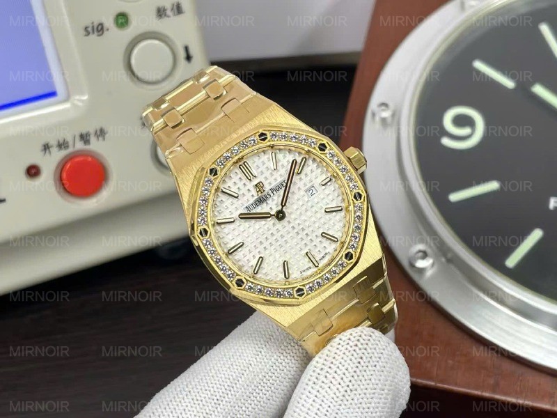 Dong-Ho-Audemars-Piguet-Royal-Oak-67651OR-Replica-Nu-Dinh-Da-May-Co-Automatic-34mm-6.jpg