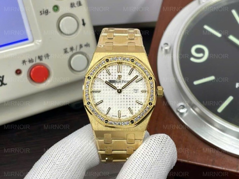 Dong-Ho-Audemars-Piguet-Royal-Oak-67651OR-Replica-Nu-Dinh-Da-May-Co-Automatic-34mm-8-1024x768.jpg