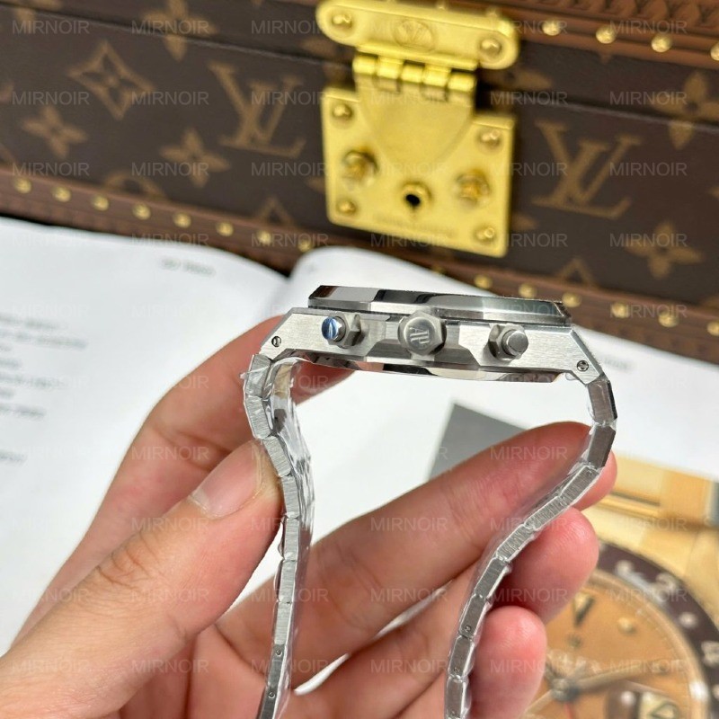 Dong-Ho-Audemars-Piguet-Rep-11-Royal-Oak-Chronograph-Frosted-Gold-26240-Mat-Xam-APS-Factory-41mm-10-1024x1024.jpg