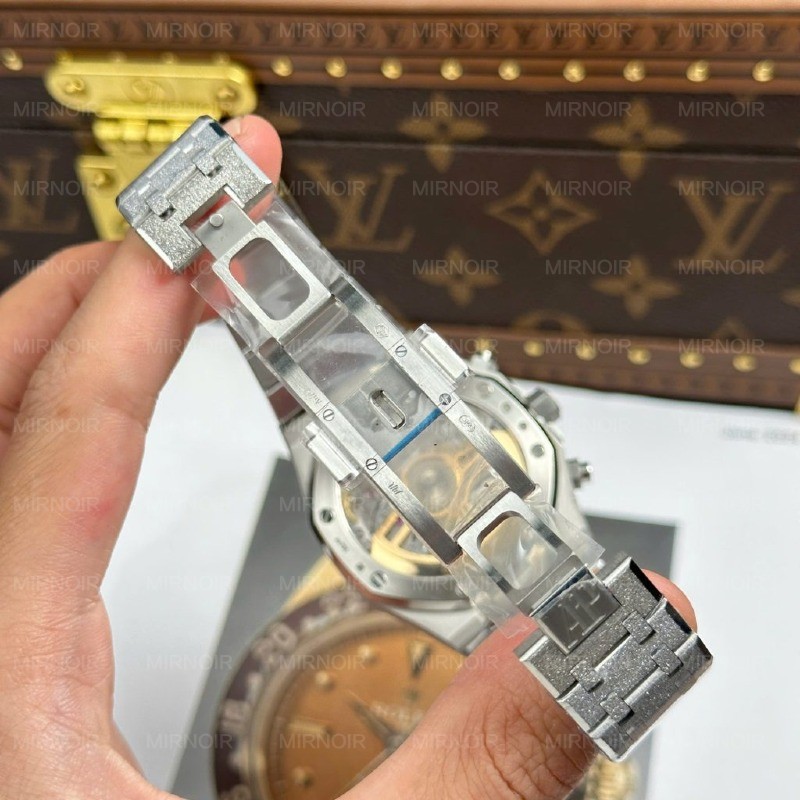 Dong-Ho-Audemars-Piguet-Rep-11-Royal-Oak-Chronograph-Frosted-Gold-26240-Mat-Xam-APS-Factory-41mm-12-1024x1024.jpg