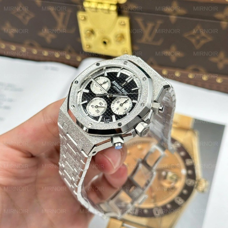 Dong-Ho-Audemars-Piguet-Royal-Oak-Chronograph-Frosted-Gold-26240-Mat-Den-Rep-Cao-Cap-Xuong-APS-41mm-2-1024x1024.jpg