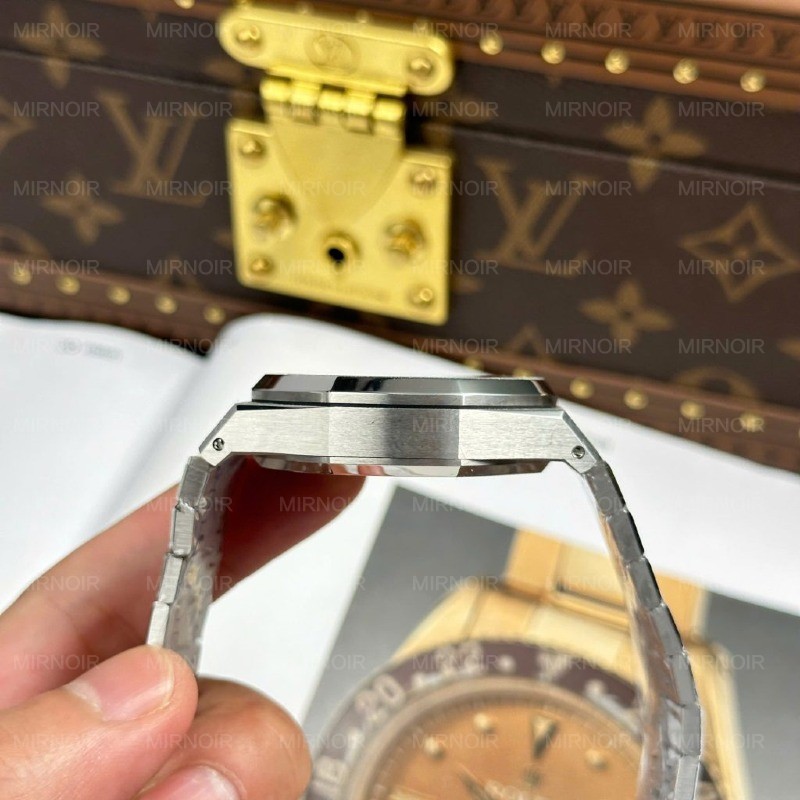 Dong-Ho-Audemars-Piguet-Royal-Oak-Chronograph-Frosted-Gold-26240-Mat-Den-Rep-Cao-Cap-Xuong-APS-41mm-12-1024x1024.jpg