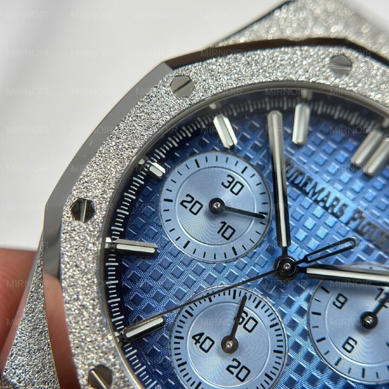 Dong-Ho-Audemars-Piguet-Rep-11-Royal-Oak-Chronograph-Frosted-Gold-26240-Mat-Xanh-Blue-APS-41mm-6-1024x1024.jpg