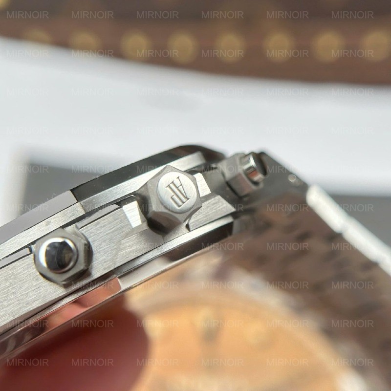 Dong-Ho-Audemars-Piguet-Rep-11-Royal-Oak-Chronograph-Frosted-Gold-26240-Mat-Xanh-Blue-APS-41mm-8-1024x1024.jpg