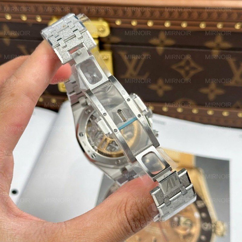 Dong-Ho-Audemars-Piguet-Rep-11-Royal-Oak-Chronograph-Frosted-Gold-26240-Mat-Xanh-Blue-APS-41mm-11-1024x1024.jpg