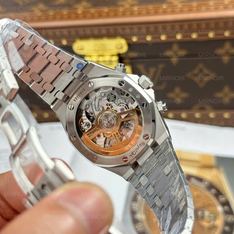 Dong-Ho-Audemars-Piguet-Rep-11-Royal-Oak-Chronograph-Frosted-Gold-26240-Mat-Xanh-Blue-APS-41mm-13-1024x1024.jpg