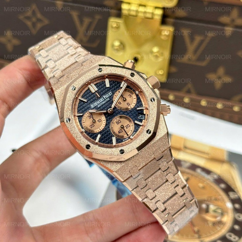 Dong-Ho-Audemars-Piguet-Replica-11-Royal-Oak-Chronograph-Frosted-Gold-26240-Mat-Xanh-Blue-Xuong-APS-41mm-3-1024x1024.jpg