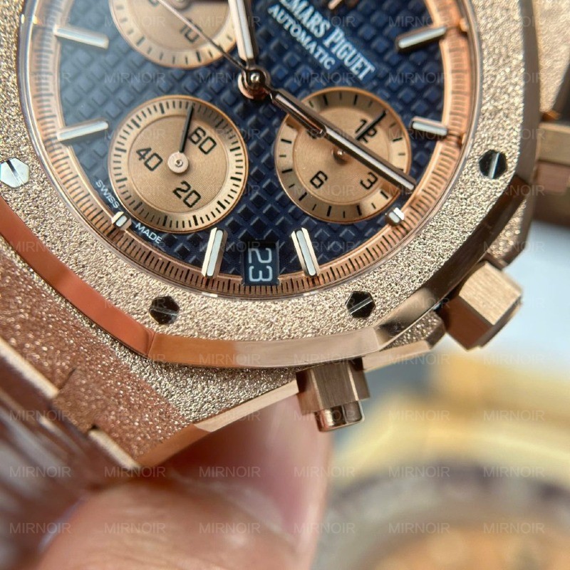 Dong-Ho-Audemars-Piguet-Replica-11-Royal-Oak-Chronograph-Frosted-Gold-26240-Mat-Xanh-Blue-Xuong-APS-41mm-5-1024x1024.jpg