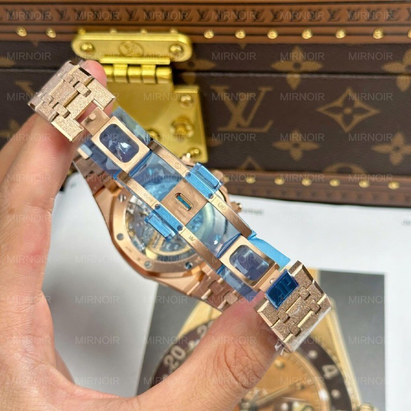 Dong-Ho-Audemars-Piguet-Replica-11-Royal-Oak-Chronograph-Frosted-Gold-26240-Mat-Xanh-Blue-Xuong-APS-41mm-8-1024x1024.jpg