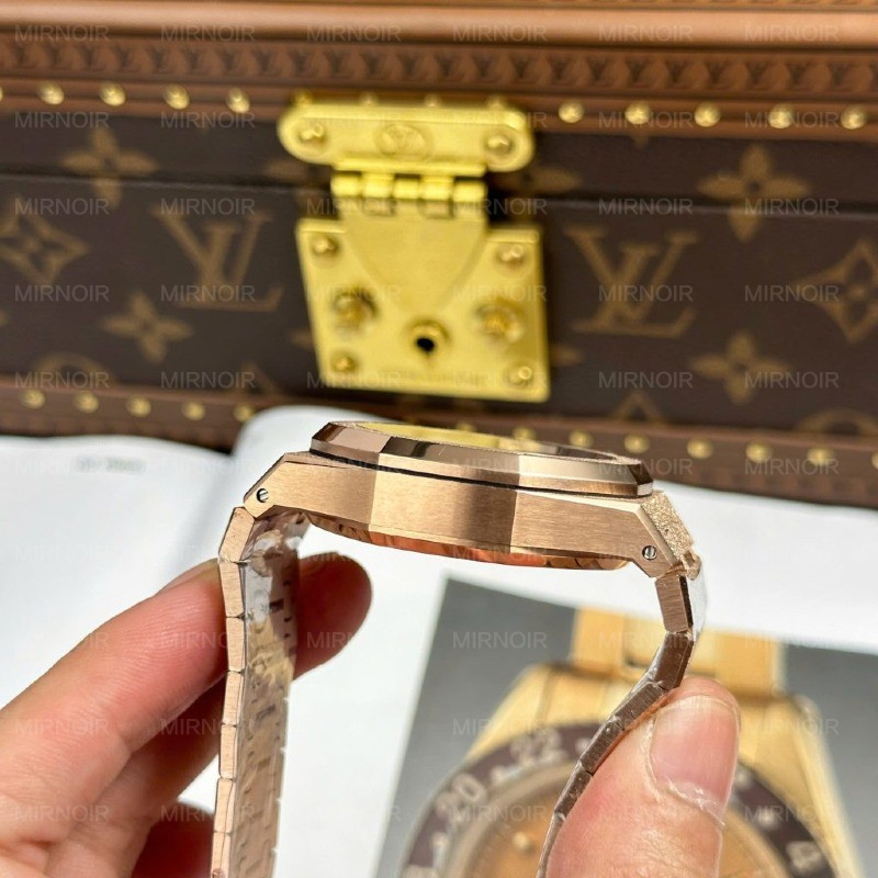 Dong-Ho-Audemars-Piguet-Replica-11-Royal-Oak-Chronograph-Frosted-Gold-26240-Mat-Xanh-Blue-Xuong-APS-41mm-10-1024x1024.jpg