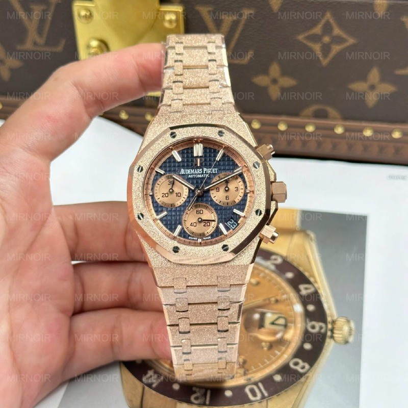 Dong-Ho-Audemars-Piguet-Replica-11-Royal-Oak-Chronograph-Frosted-Gold-26240-Mat-Xanh-Blue-Xuong-APS-41mm-11-1024x1024.jpg