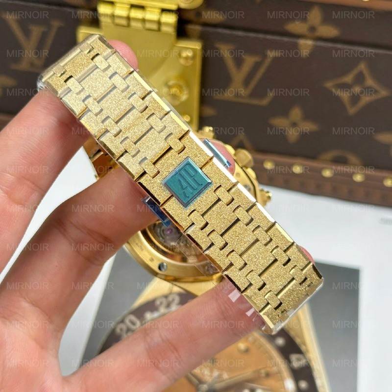 Dong-Ho-Audemars-Piguet-Che-Tac-Royal-Oak-Chronograph-Frosted-Gold-26240-Mat-Vang-Xuong-APS-41mm-14-1024x1024.jpg