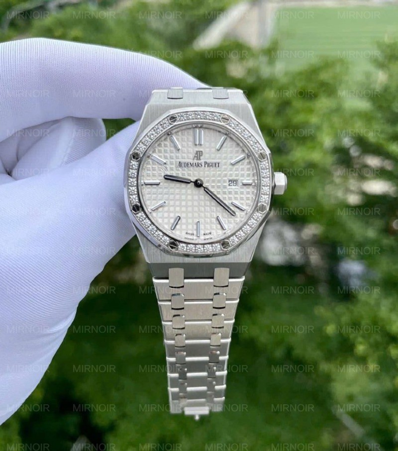 Dong-Ho-Audemars-Piguet-Royal-Oak-Nu-Che-Tac-Mat-Trang-Dinh-Kim-Cuong-Moissanite-34mm-3-904x1024.jpg