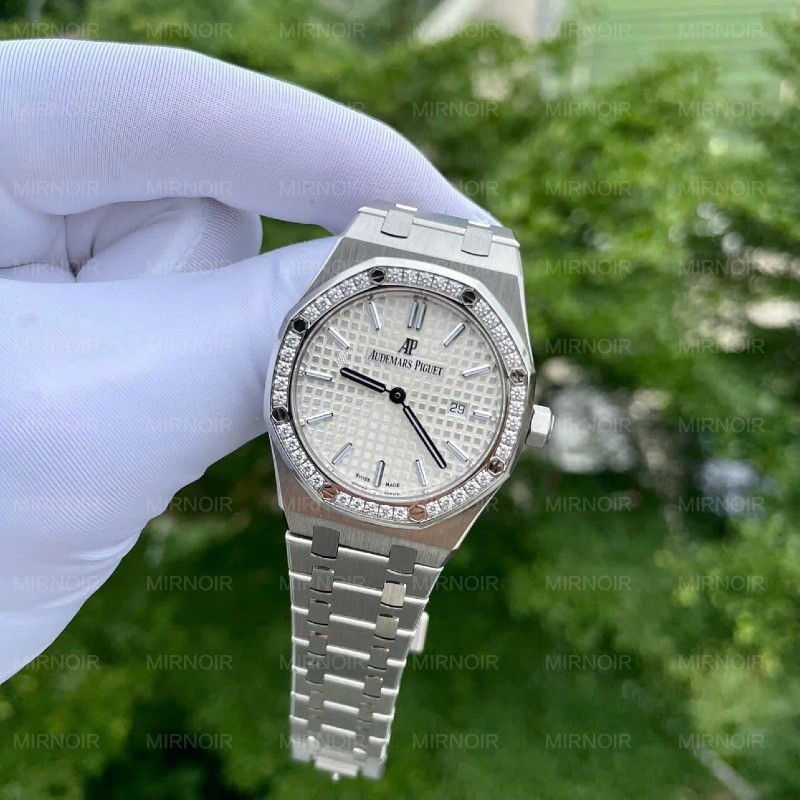 Dong-Ho-Audemars-Piguet-Royal-Oak-Nu-Che-Tac-Mat-Trang-Dinh-Kim-Cuong-Moissanite-34mm-4.jpg
