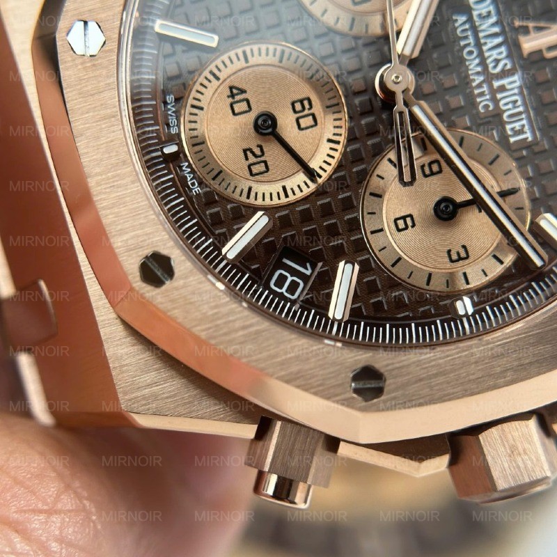 Dong-Ho-Audemars-Piguet-Royal-Oak-Chronograph-26239-Replica-11-Mat-Nau-May-Mong-New-2025-APS-41mm-4-1024x1024.jpg