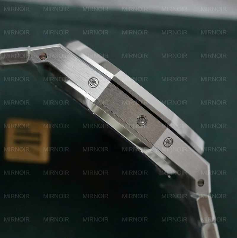 Dong-Ho-Audemars-Piguet-Royal-Oak-26574TI-Che-Tac-Mat-Xanh-Day-Kim-Loai-Xuong-APS-41mm-9-1019x1024.jpg
