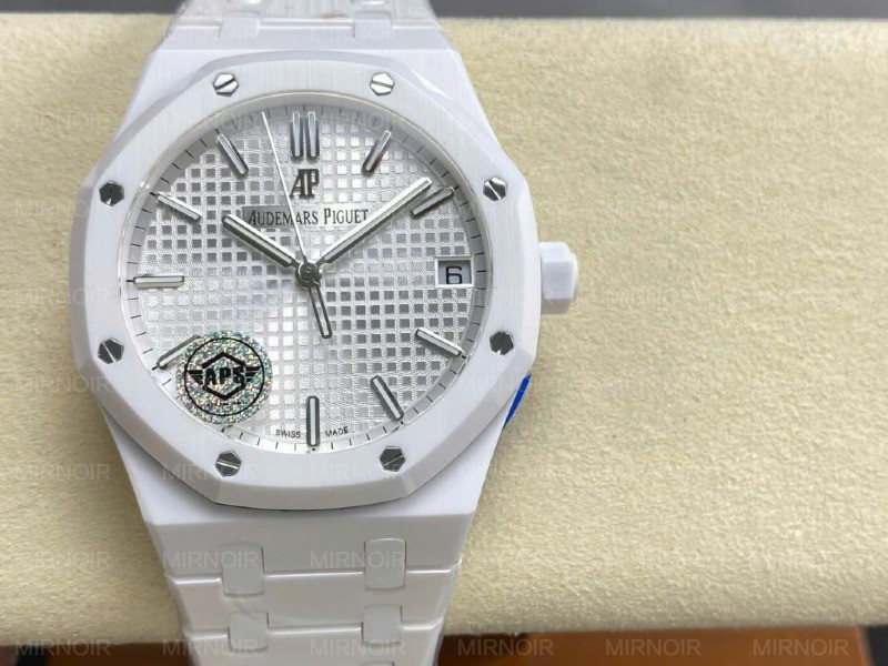 Dong-Ho-Audemars-Piguet-Royal-Oak-15500-Replica-Cao-Cap-Gom-Trang-Xuong-APS-41mm-1-1024x768.jpg