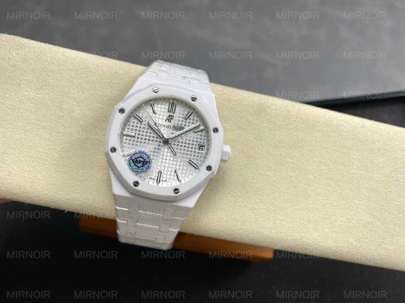 Dong-Ho-Audemars-Piguet-Royal-Oak-15500-Replica-Cao-Cap-Gom-Trang-Xuong-APS-41mm-5-1024x768.jpg