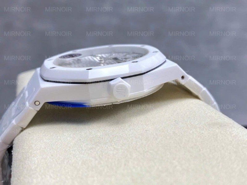 Dong-Ho-Audemars-Piguet-Royal-Oak-15500-Replica-Cao-Cap-Gom-Trang-Xuong-APS-41mm-7-1024x768.jpg