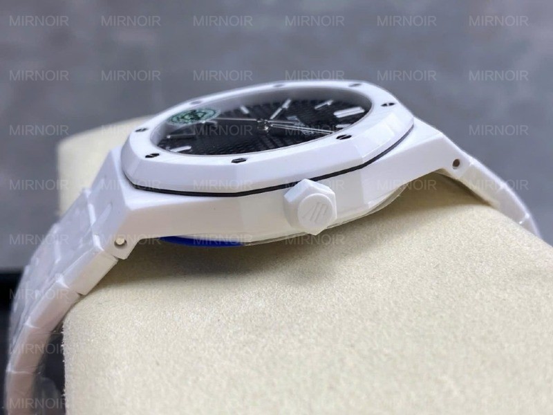 Dong-Ho-Audemars-Piguet-Royal-Oak-15500-Che-Tac-Gom-Trang-Mat-Den-Xuong-APS-41mm-7-1024x768.jpg