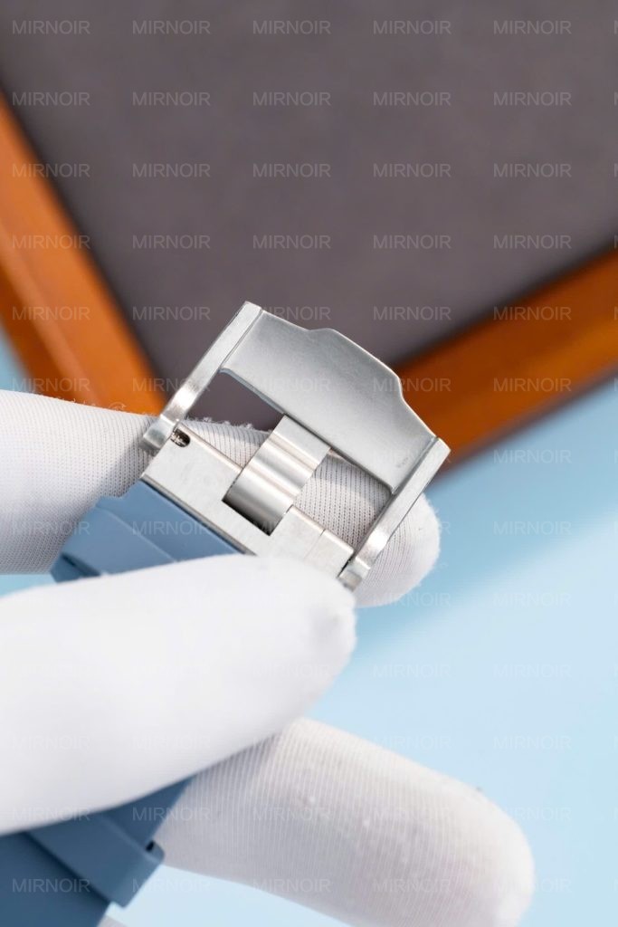Dong-Ho-Audemars-Piguet-Royal-Oak-Offshore-15605SK-Vien-Cao-Su-Xanh-Replica-Cao-Cap-43mm-18-683x1024.jpg