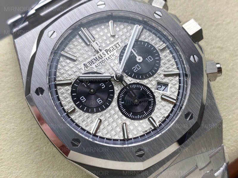 Dong-Ho-Audemars-Piguet-Royal-Oak-26331ST-Rep-11-Cao-Cap-Mat-Trang-Nha-May-APS-New-2025-41mm-3-1024x768.jpg