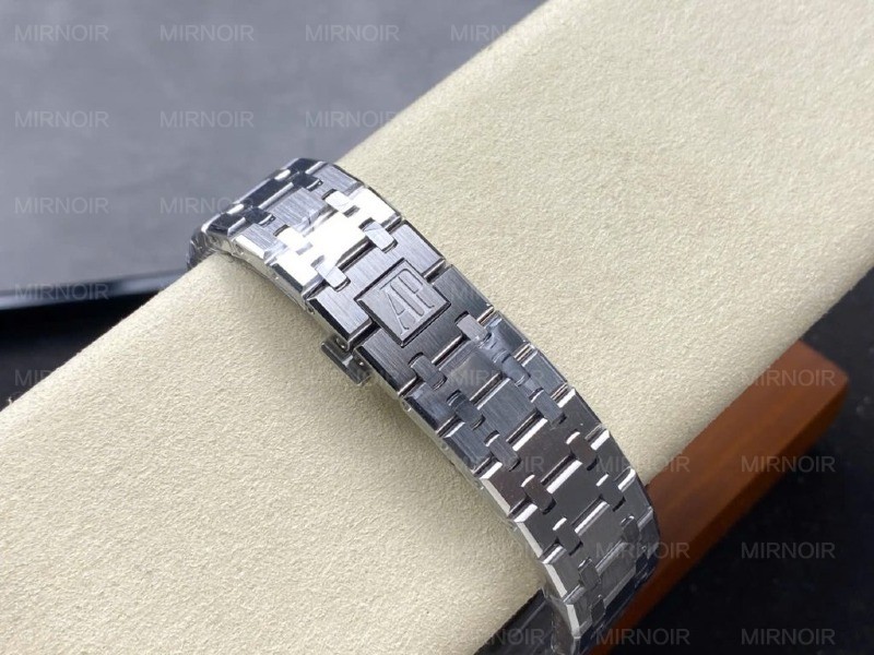 Dong-Ho-Audemars-Piguet-Royal-Oak-26331ST-Rep-11-Cao-Cap-Mat-Trang-Nha-May-APS-New-2025-41mm-10-1024x768.jpg