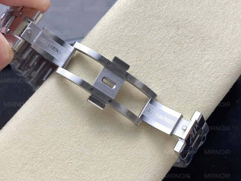 Dong-Ho-Audemars-Piguet-Royal-Oak-26331ST-Rep-11-Cao-Cap-Mat-Trang-Nha-May-APS-New-2025-41mm-11-1024x768.jpg