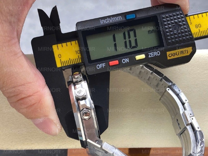 Dong-Ho-Audemars-Piguet-Royal-Oak-26331ST-Rep-11-Cao-Cap-Mat-Trang-Nha-May-APS-New-2025-41mm-12-1024x768.jpg