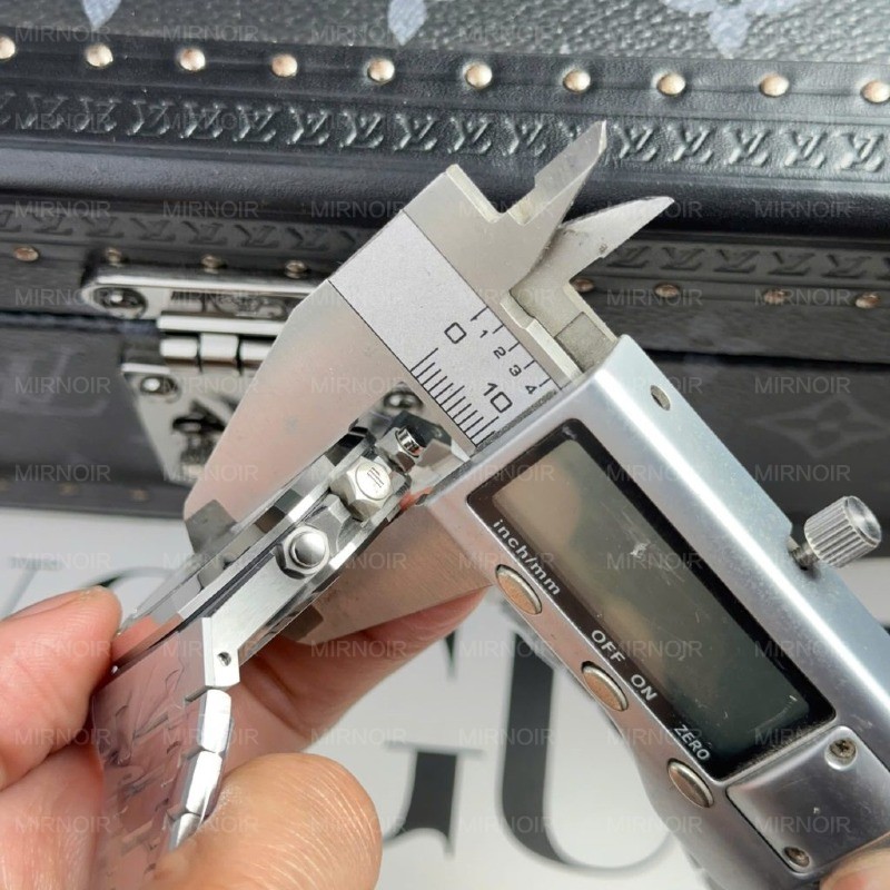 Dong-Ho-Audemars-Piguet-Replica-11-Royal-Oak-26331-Chronograph-Mat-Xanh-Blue-41mm-1-1024x1024.jpg