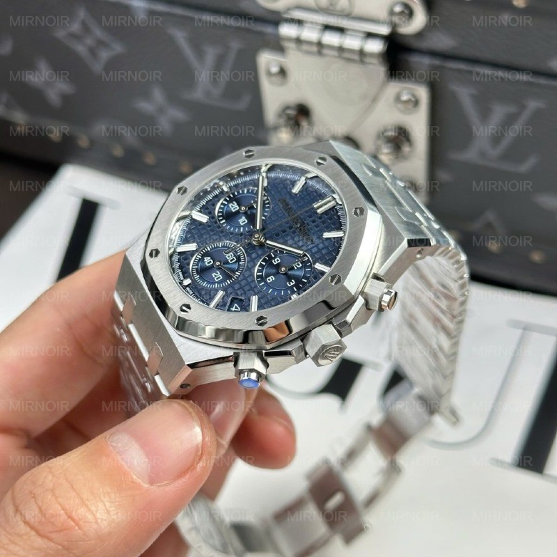 Dong-Ho-Audemars-Piguet-Royal-Oak-26240ST-Mat-Xanh-Blue-May-Mong-New-2025-41mm-2-1024x1024.jpg