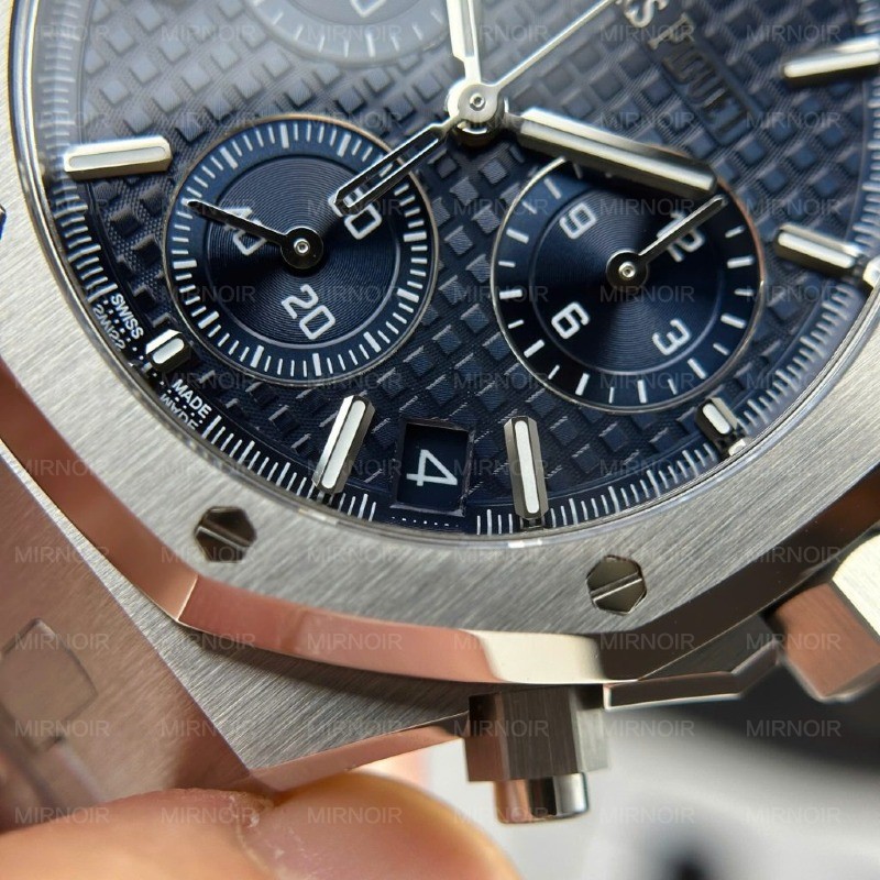 Dong-Ho-Audemars-Piguet-Royal-Oak-26240ST-Mat-Xanh-Blue-May-Mong-New-2025-41mm-12-1024x1024.jpg