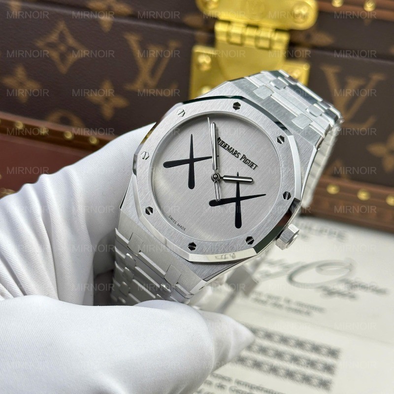 Dong-Ho-Audemars-Piguet-Royal-Oak-x-Kaws-Che-Tac-Mat-So-XX-Nha-May-APS-41mm-5.jpg