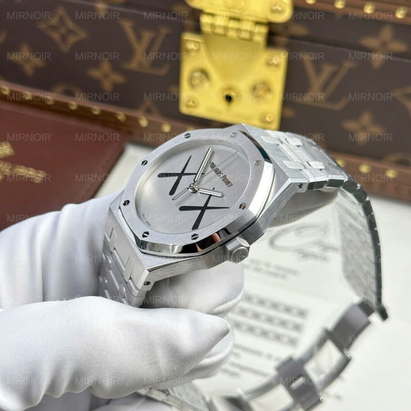 Dong-Ho-Audemars-Piguet-Royal-Oak-x-Kaws-Che-Tac-Mat-So-XX-Nha-May-APS-41mm-8.jpg