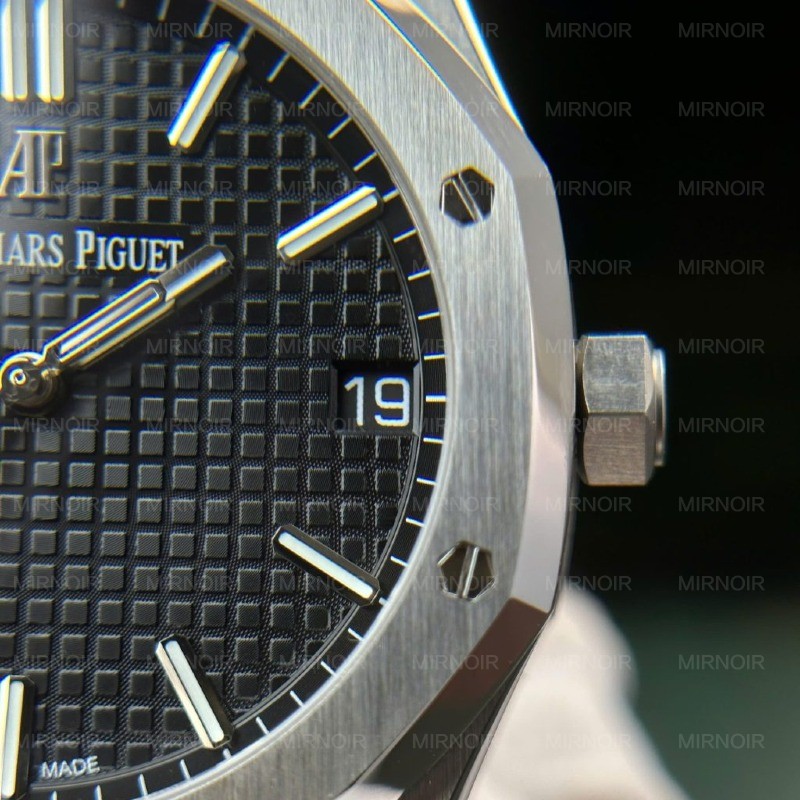Dong-Ho-Audemars-Piguet-Royal-Oak-15500-Replica-11-Mat-Den-Day-Cao-Su-Nha-May-APS-41mm-4-1024x1024.jpg