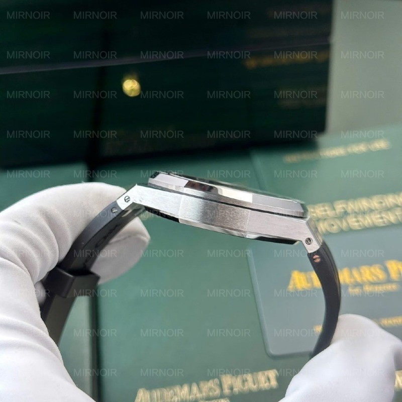 Dong-Ho-Audemars-Piguet-Royal-Oak-15500-Replica-11-Mat-Den-Day-Cao-Su-Nha-May-APS-41mm-6-1024x1024.jpg