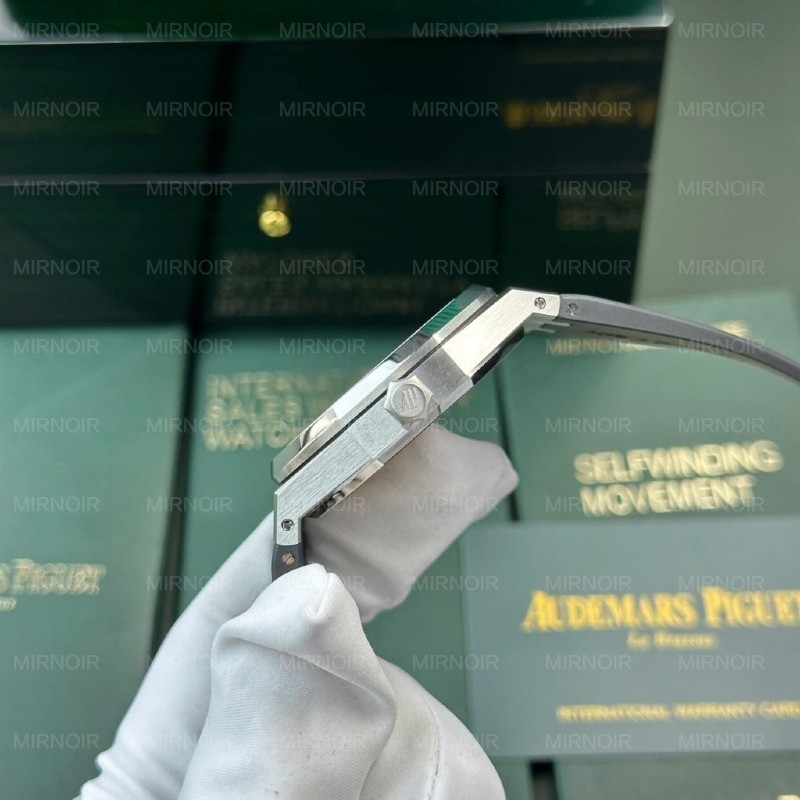 Dong-Ho-Audemars-Piguet-Royal-Oak-15500-Replica-11-Mat-Den-Day-Cao-Su-Nha-May-APS-41mm-9-1024x1024.jpg