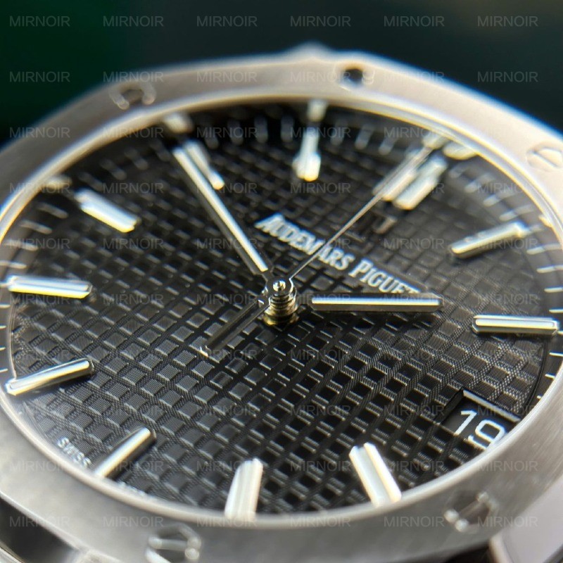 Dong-Ho-Audemars-Piguet-Royal-Oak-15500-Replica-11-Mat-Den-Day-Cao-Su-Nha-May-APS-41mm-10-1024x1024.jpg