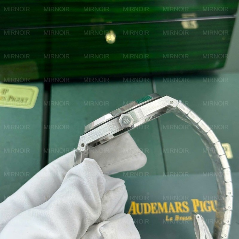 Dong-Ho-Audemars-Piguet-Royal-Oak-Flying-Tourbillon-26530-Replica-11-Nha-May-R8-41mm-11-1024x1024.jpg