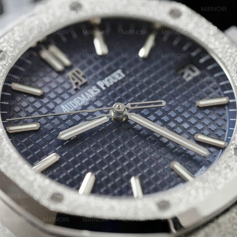Dong-Ho-Audemars-Piguet-Royal-Oak-15500ST-Frosted-Gold-Replica-11-Mat-Xanh-41mm-4-1024x1024.jpg