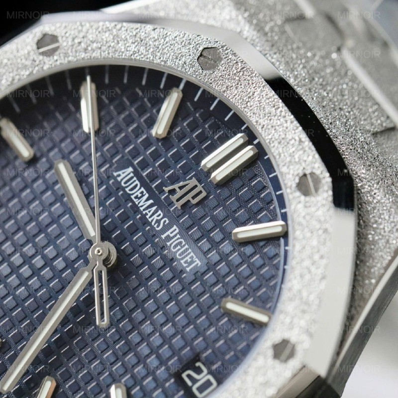 Dong-Ho-Audemars-Piguet-Royal-Oak-15500ST-Frosted-Gold-Replica-11-Mat-Xanh-41mm-5-1024x1024.jpg
