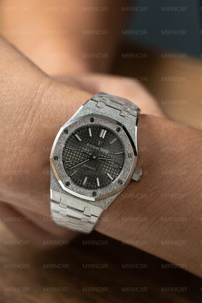 Dong-Ho-Audemars-Piguet-15454-Fosted-Gold-Replica-11-Mat-Xam-37mm-1-683x1024.jpg