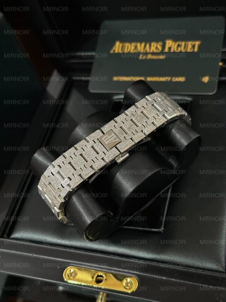 Dong-Ho-Audemars-Piguet-Replica-11-Royal-Oak-26331BC-Frosted-Gold-2-768x1024.jpg