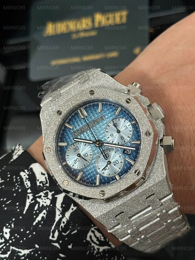 Dong-Ho-Audemars-Piguet-Replica-11-Royal-Oak-26331BC-Frosted-Gold-7-768x1024.jpg